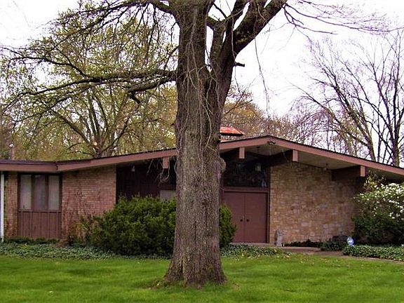 4th image of 550 Valewood Ln