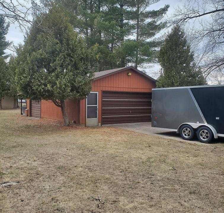 1st image of Iroquois Ave