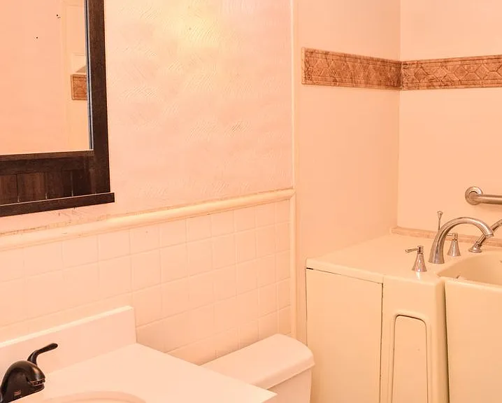 2807 Vanda Ave — Photo 8