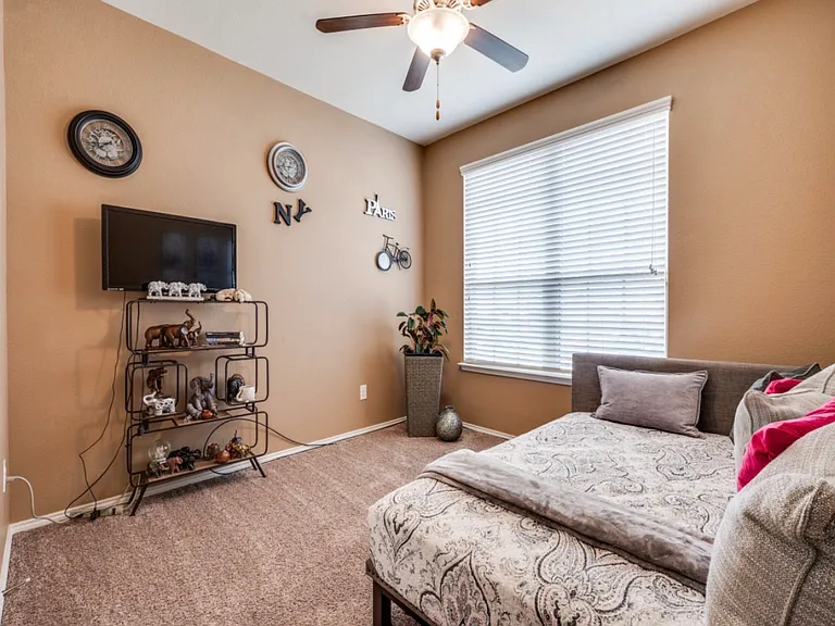 1525 Acmite Ave — Photo 3
