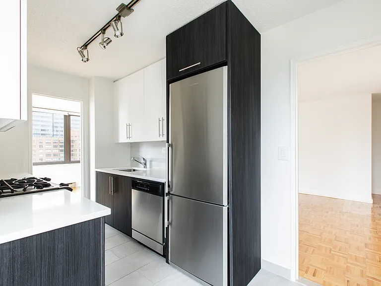 300 E 34th St #27K — Photo 22
