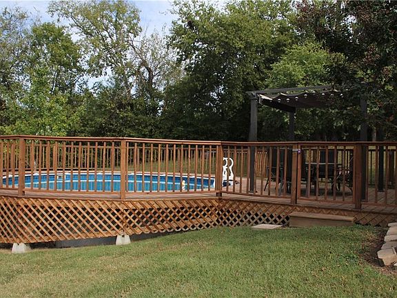 3rd image of 735 N Walnut Ct