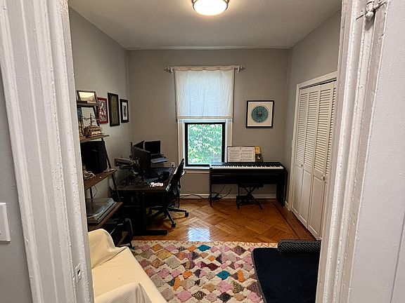 4th image of 410 19th St #1