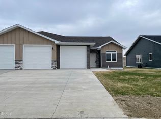 135 Kays Ct SE, Watford City, ND 58854