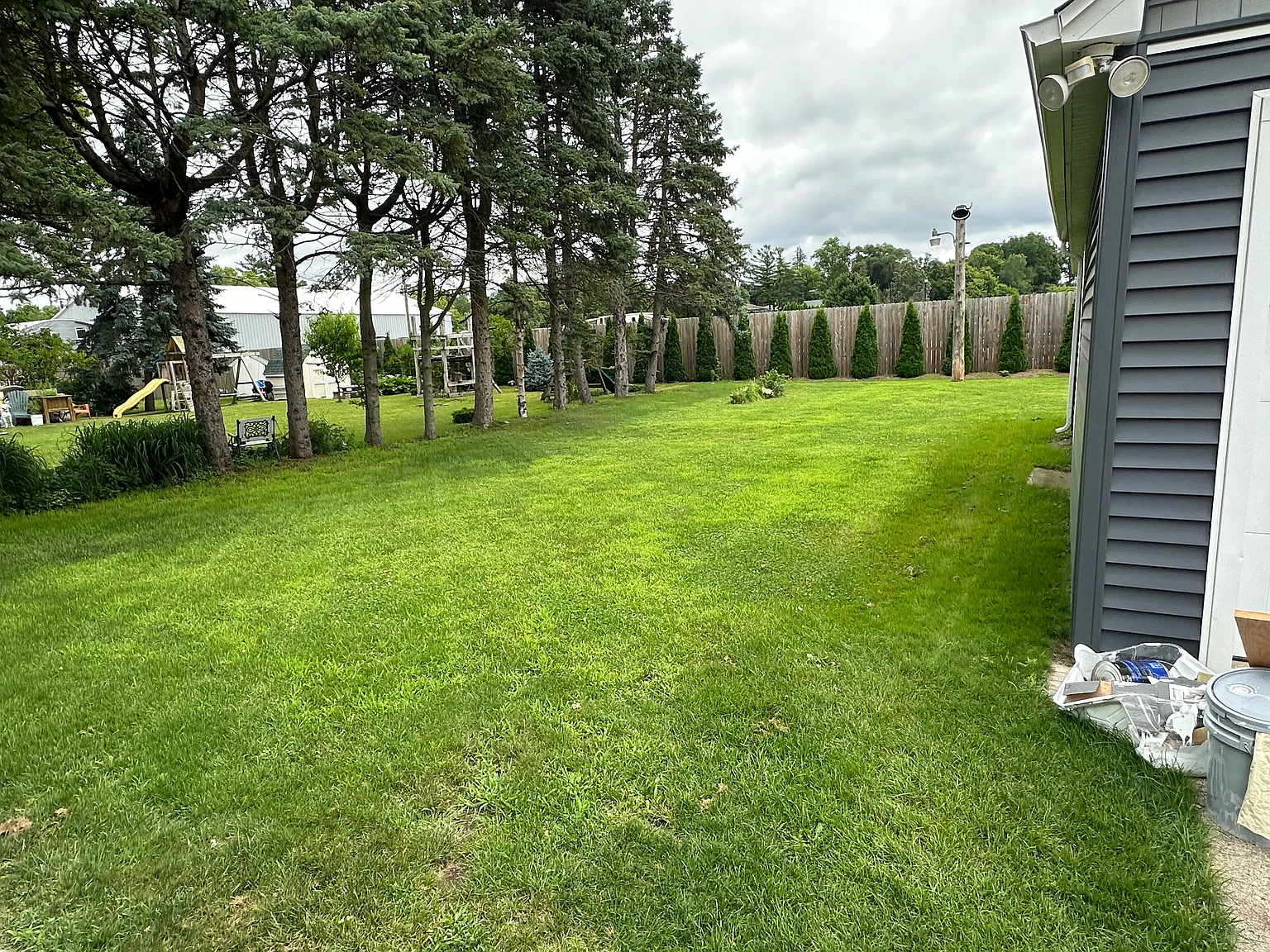 Spacious 3 Bedroom House in Downtown Area! — Photo 3