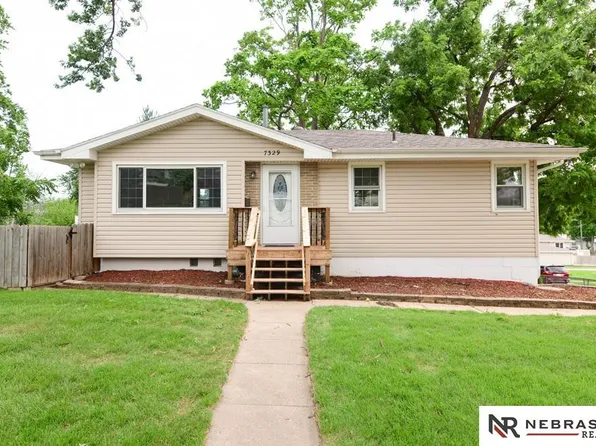 7329 Wood River Dr, Bellevue, NE 68157