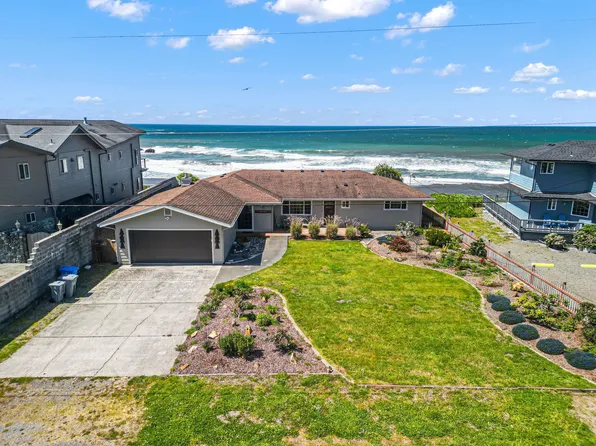16230 Gilbert Way, Smith River, CA 95567