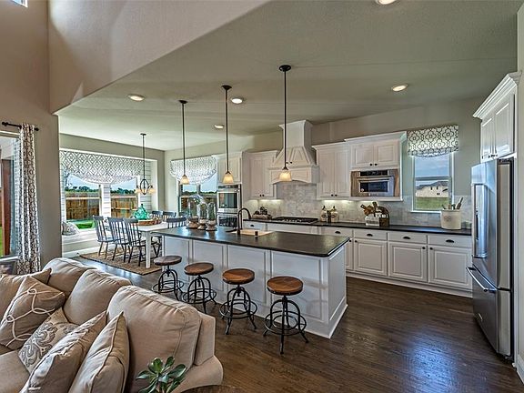 2nd image of 1704 Campground Way