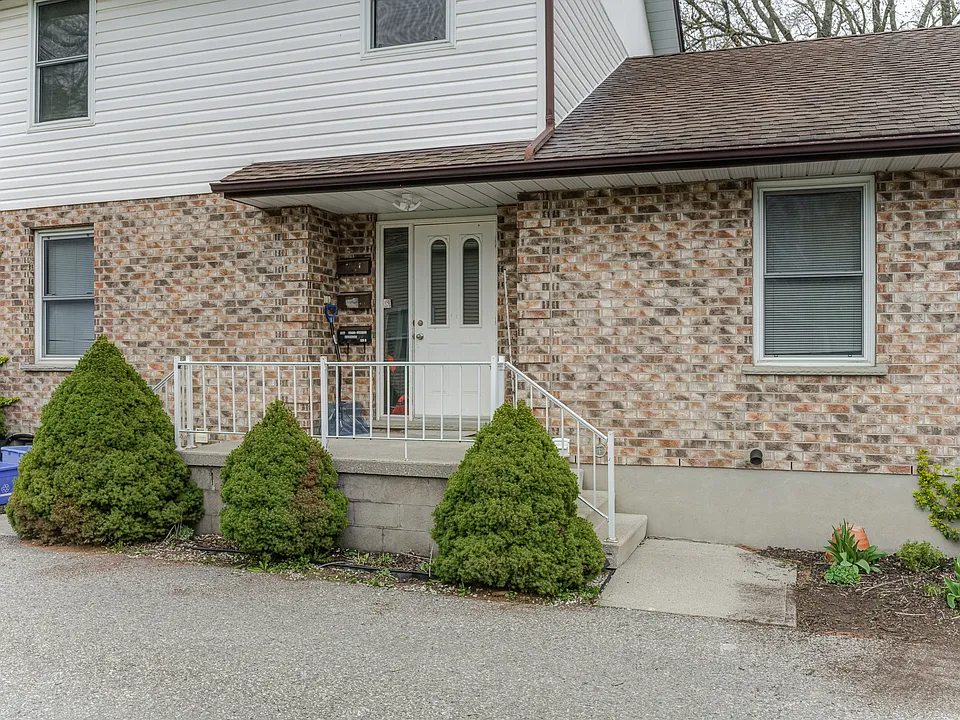 22 Clarence St #3