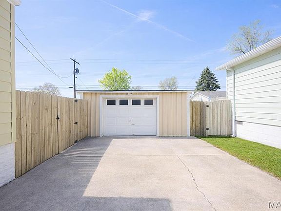 2nd image of 2841 Ralph St
