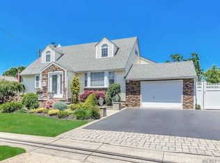 107 Lockwood Ave, Farmingdale, NY 11735