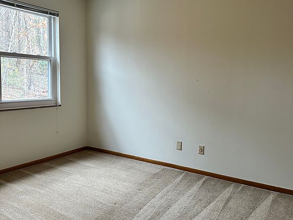 4th image of 804 Teaberry Ln #4