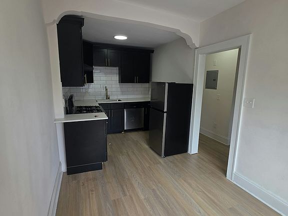 3rd image of 1369 W 112th St APT 307