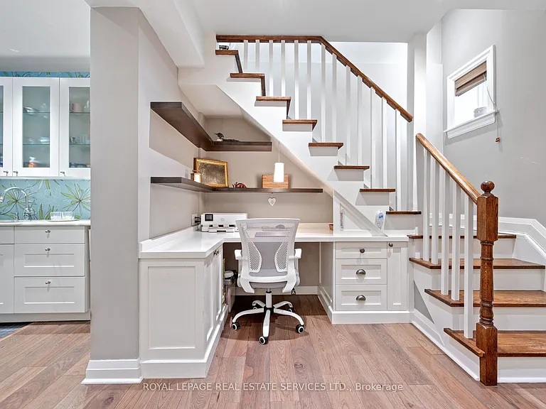 60 Thompson Ave — Photo 39