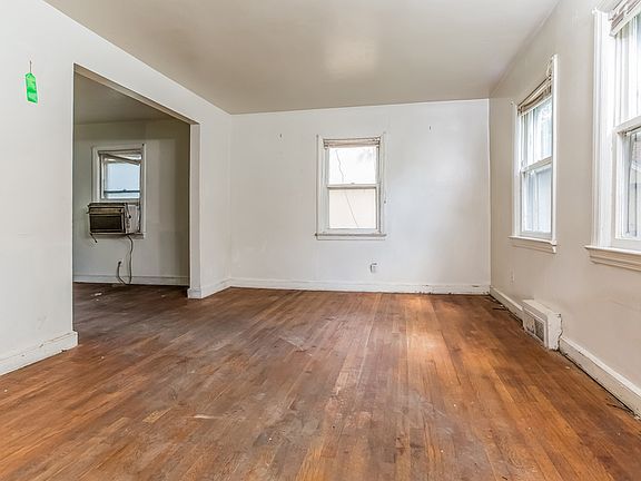 2nd image of 926 Thompson Ave