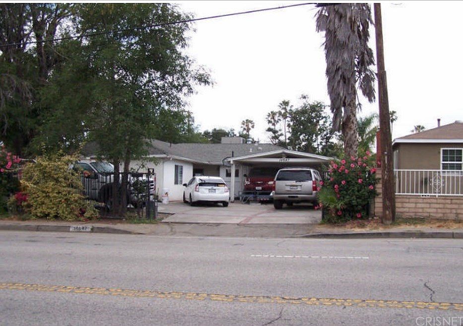 1st image of 14647 Chatsworth Dr
