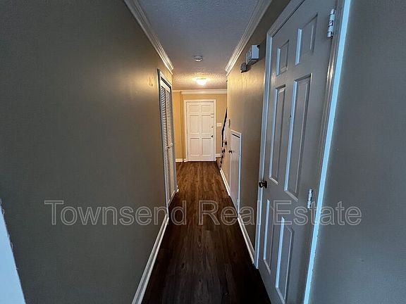 5th image of 113 E Bradford Ave