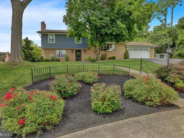 4 Executive Cir, Reading, PA 19606