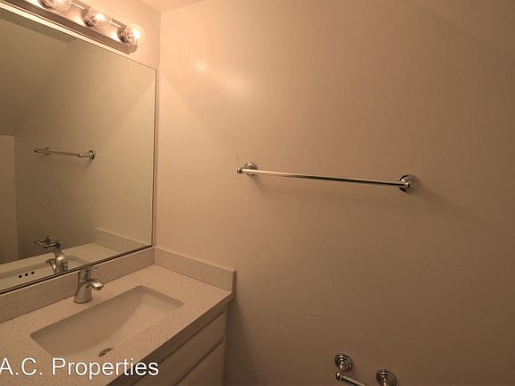 5th image of 5340 Whitsett Ave APT 4