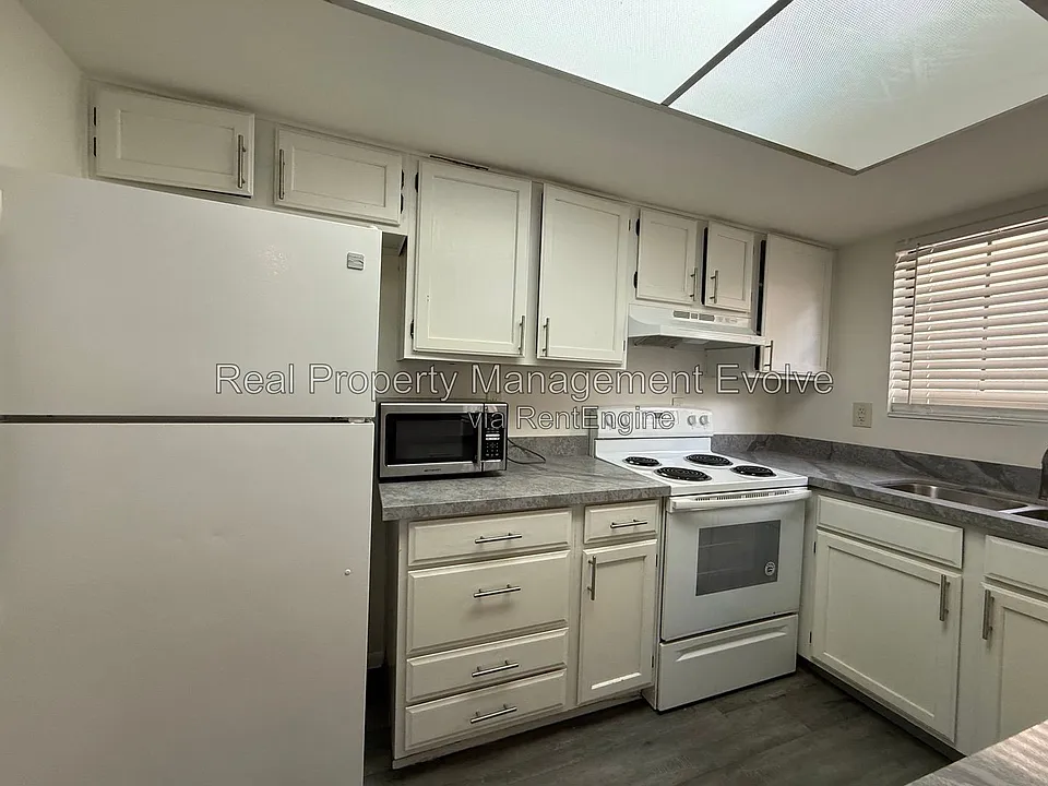 1245 W 1st St #121