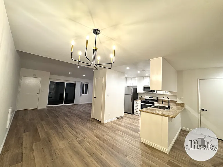 Village Townhomes — Photo 9