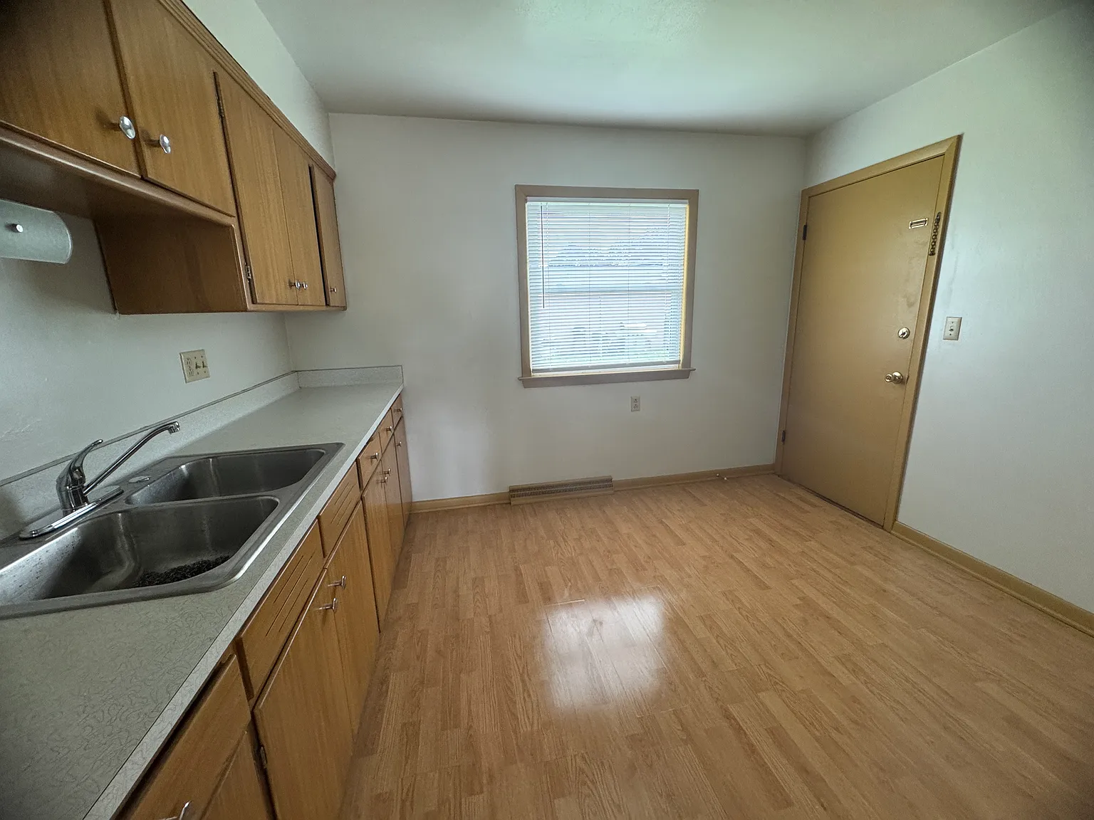 2 bed, 875 sqft, $1,060 — Photo 4
