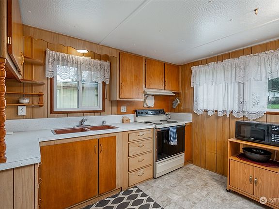 4th image of 1361 NE Goldie Street #10