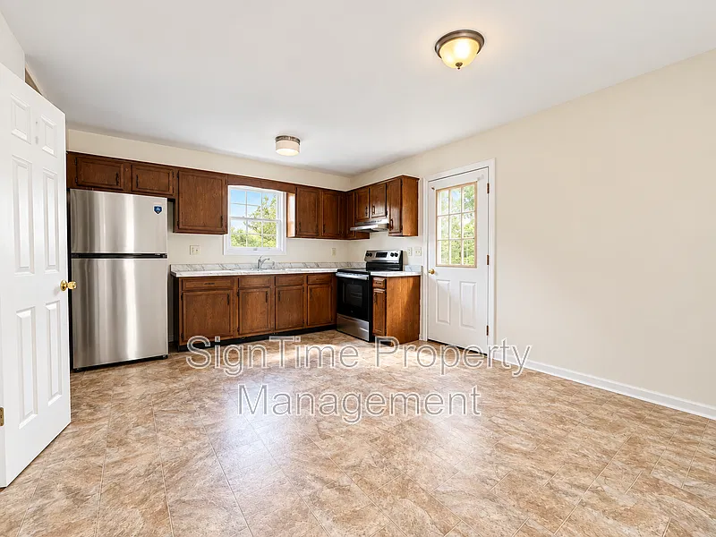 3 bed, 1.5 bath, 1400 sqft, $1,500 — Photo 4