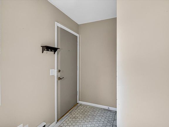 4th image of 5726 Russett Rd APT 8