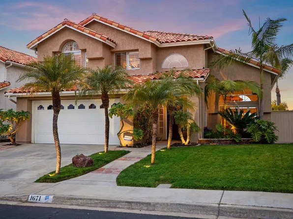 1671 Olympus Loop Dr, Vista, CA 92081