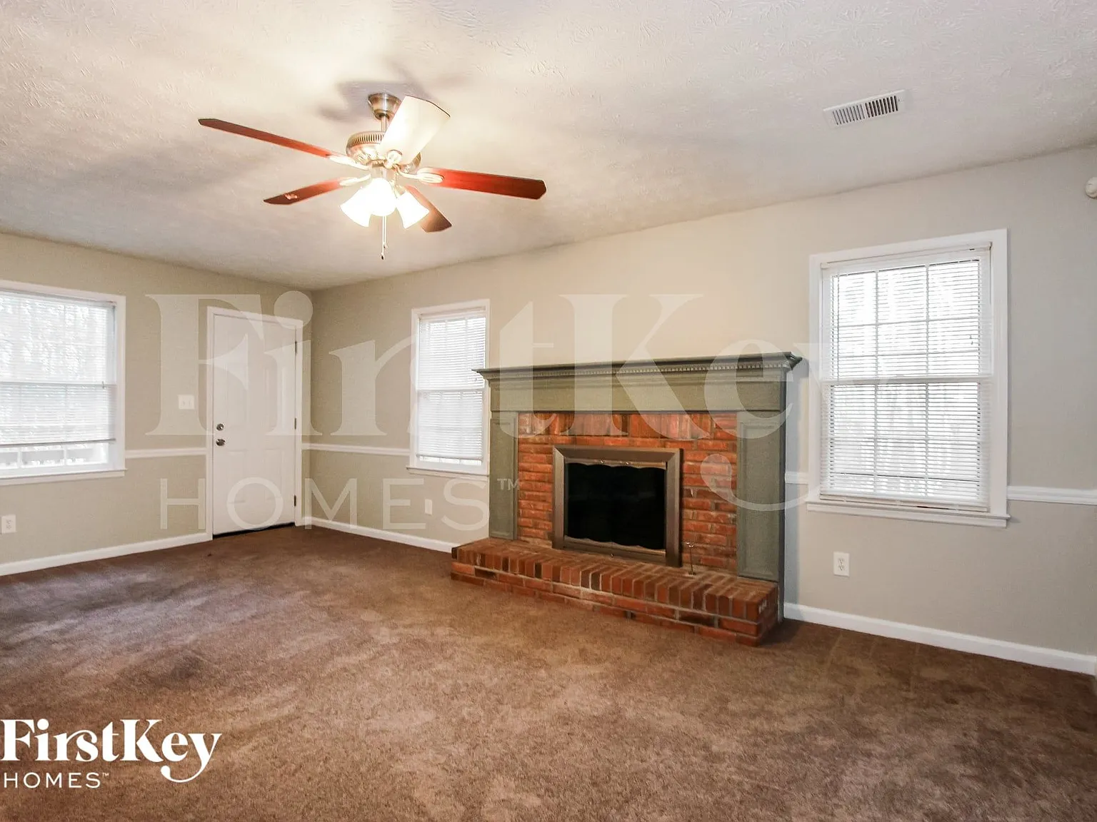 4 bed, 2.5 bath, 1954 sqft, $2,555 — Photo 4