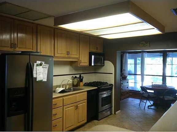 3rd image of 2584 NE Palm Ave