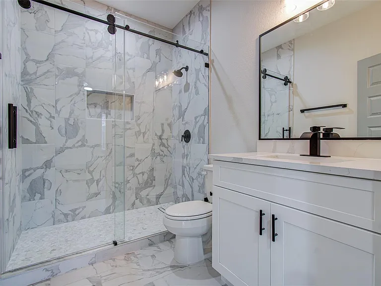 835 S Victory Dr — Photo 23