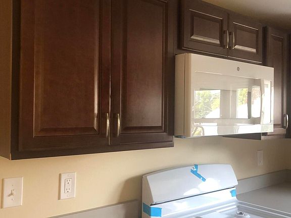 3rd image of 49 Middlesex Road #B