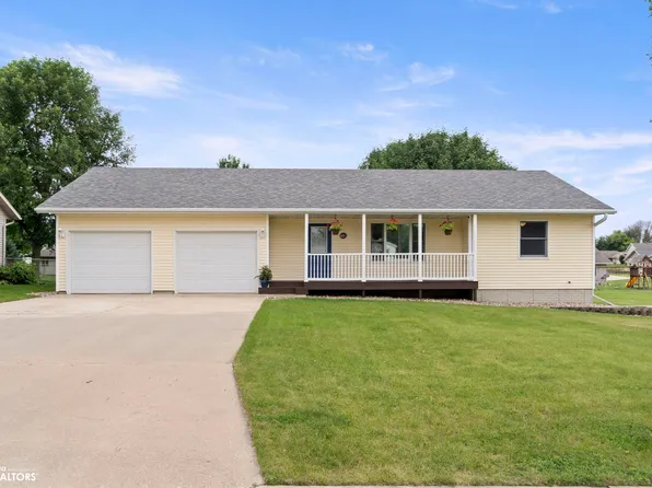 604 10th St SE, Orange City, IA 51041