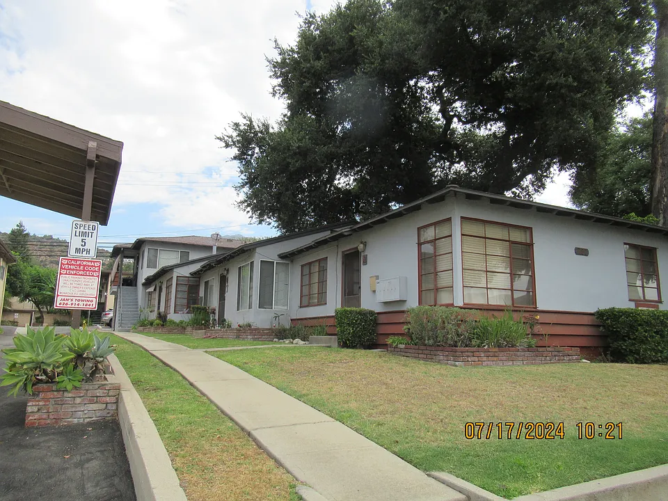 727 W Foothill Blvd #D