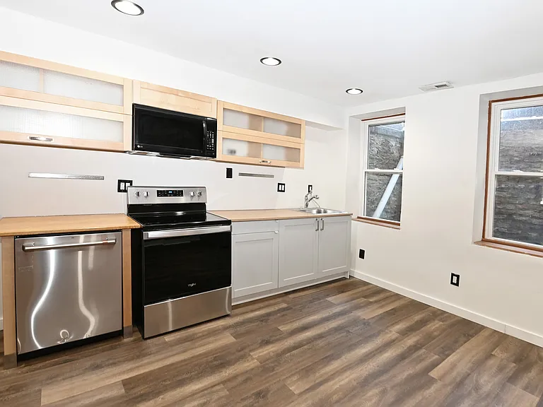 2118 Saint James Ave #1 — Photo 10