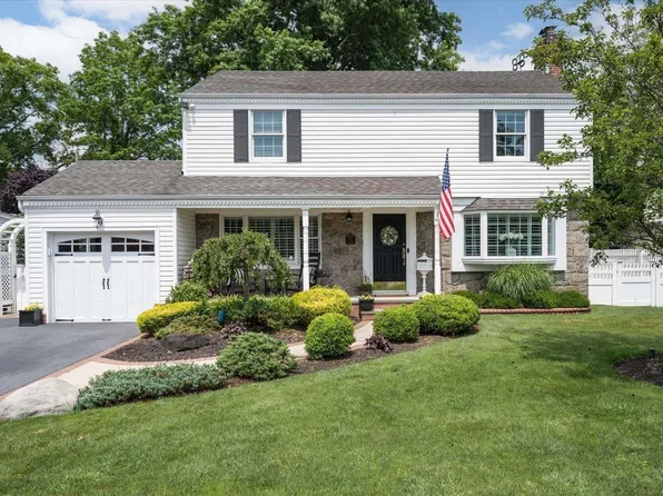 415 Coleridge Road, Rockville Centre, NY 11570