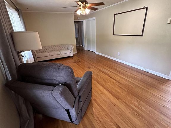 4th image of 104 Willowbrook Dr