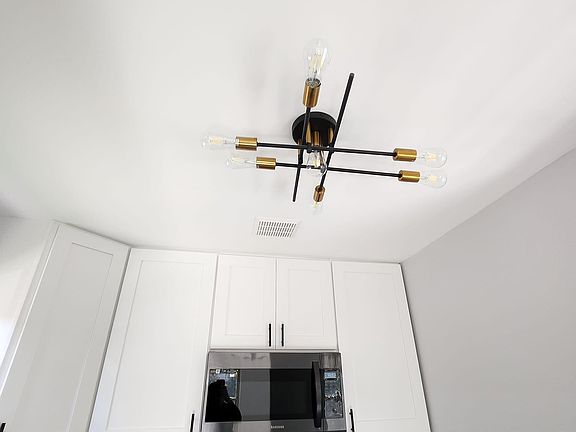 5th image of 1715 Tracey St #1