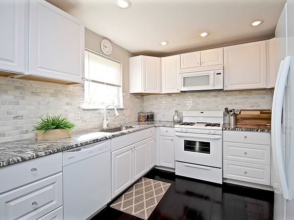 2nd image of 38 Treelane Dr