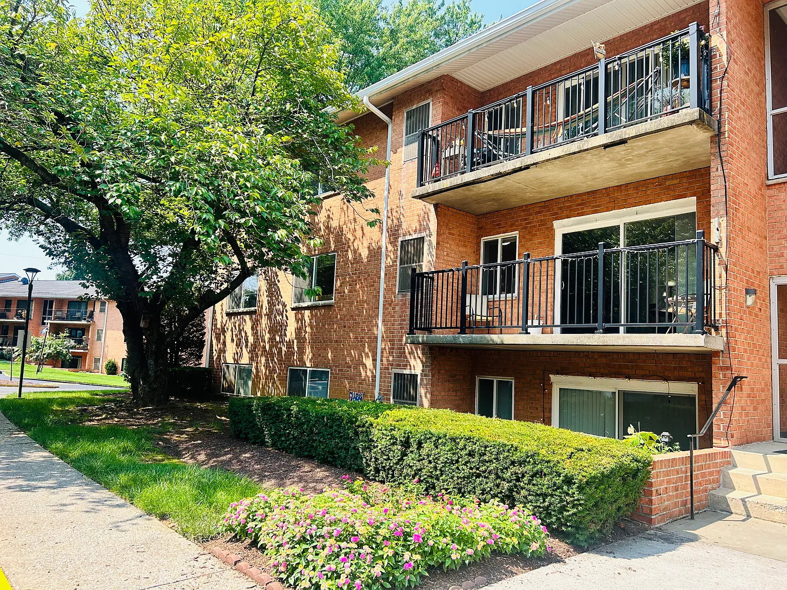 Edgewood Hill Apartments — Photo 3