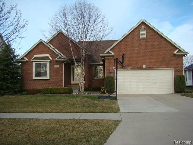 1st image of 57677 Hawthorn Dr