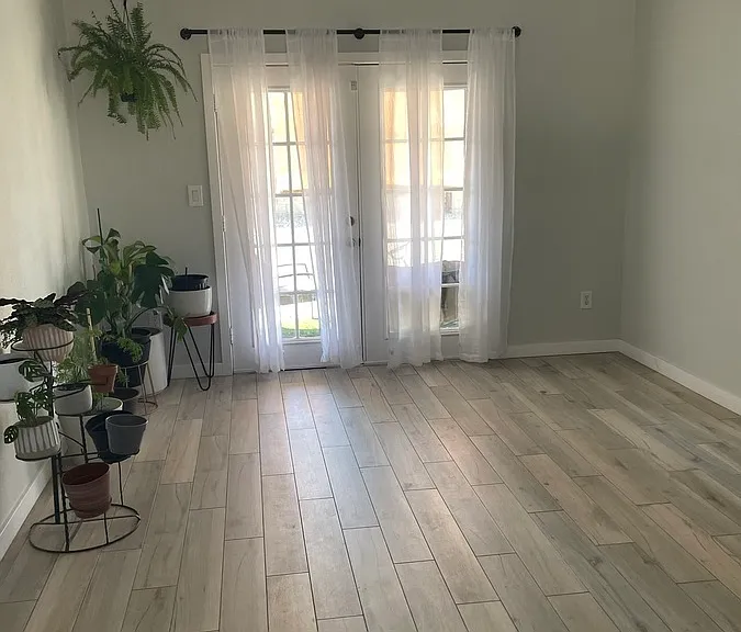 323 E Auburn Dr — Photo 9