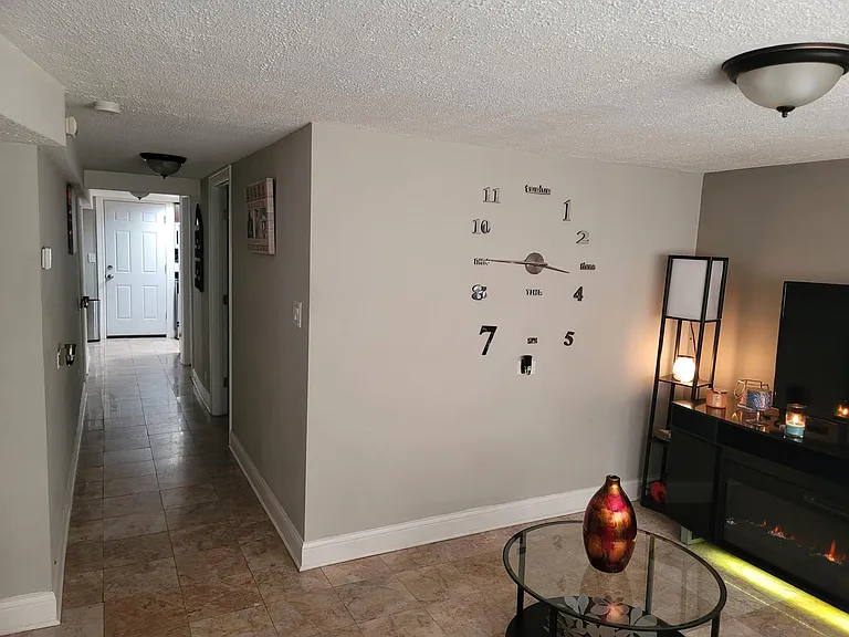 1673 N 40th Ave #G — Photo 7