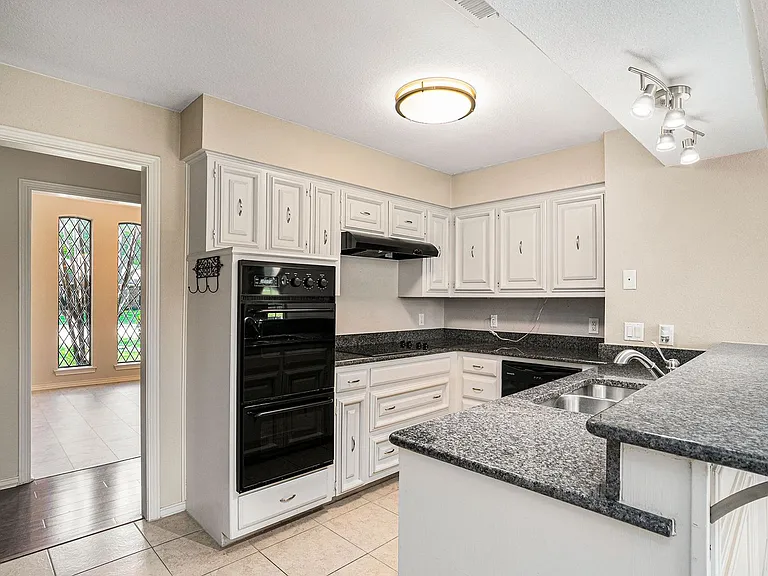 802 Pebblebrook Dr — Photo 12