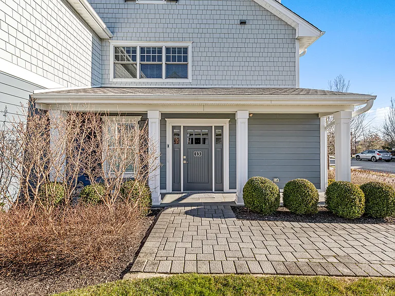 13 Village Green Dr — Photo 1