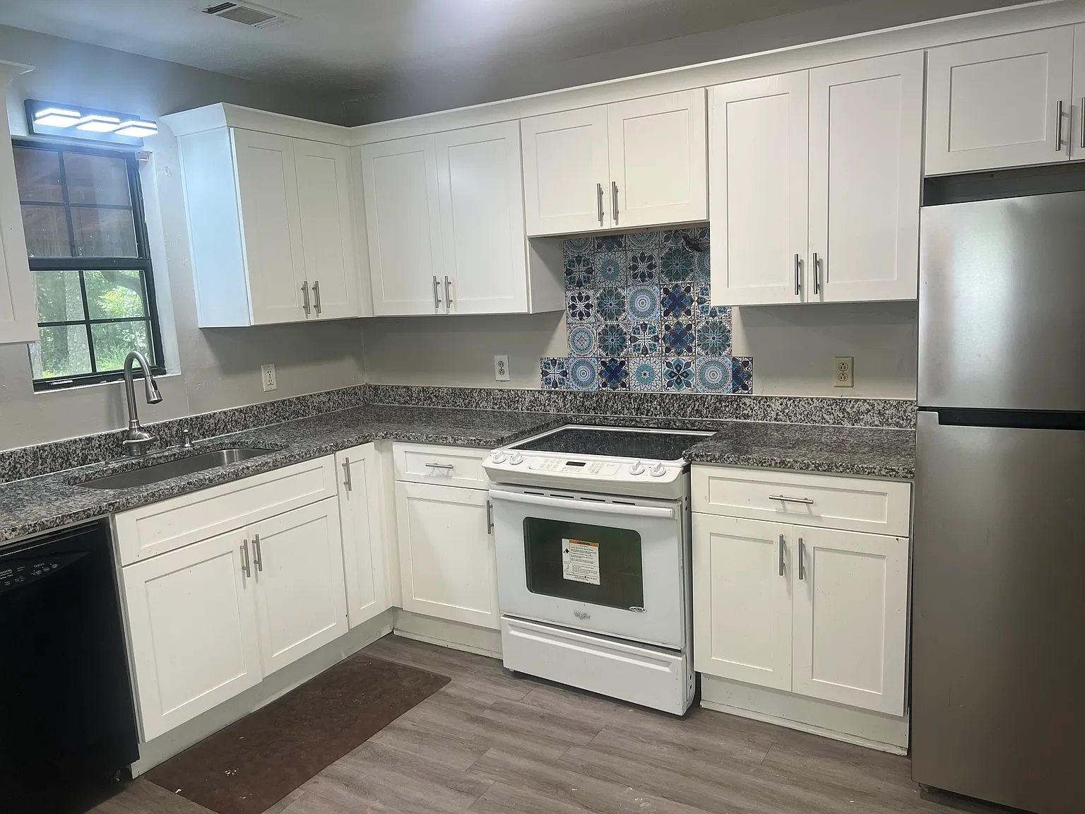 3 bed, 1400 sqft, $1,450 — Photo 2