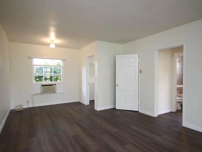 658 N Madison Ave — Photo 4