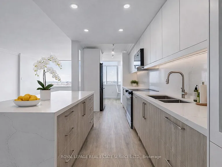 3000 Bathurst St #706 — Photo 6